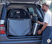 Dog Bag pet carrier: You can also lift the tailgate or open the doors without worrying about the dog escaping - you won't even need a dog guard. Dog Bag pet carrier: You can also lift the tailgate or open the doors without worrying about the dog escaping - you won't even need a dog guard.